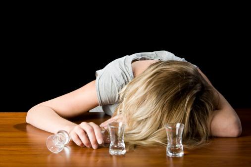 Помимо того, что на следующий день вы испытываете ужасное чувство страха, вы можете потерять сознание из-за пьянства, что может вызвать тревогу на теле