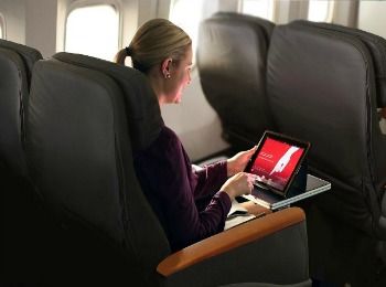 Поднимаясь на борт авиалайнера, смело берите с собой ноутбук, музыкальный плеер или мобильный телефон